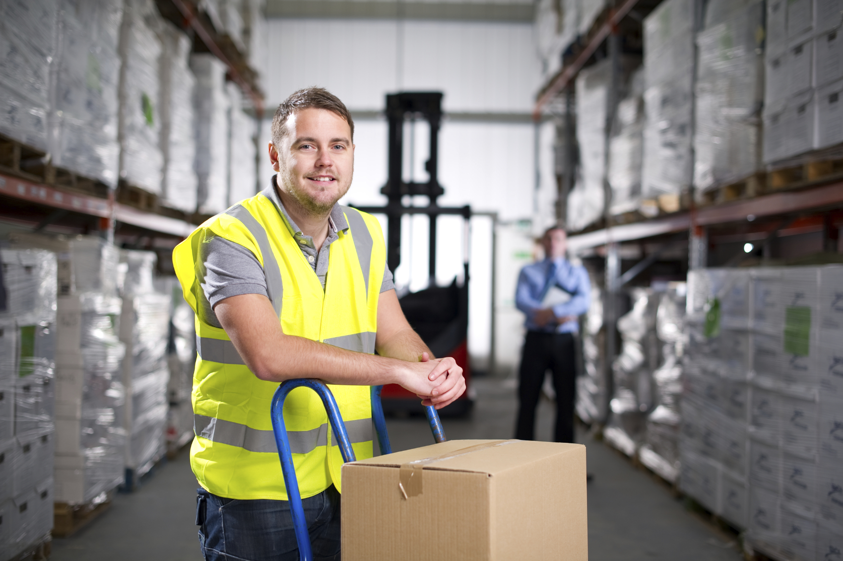 how much does the average warehouse worker make